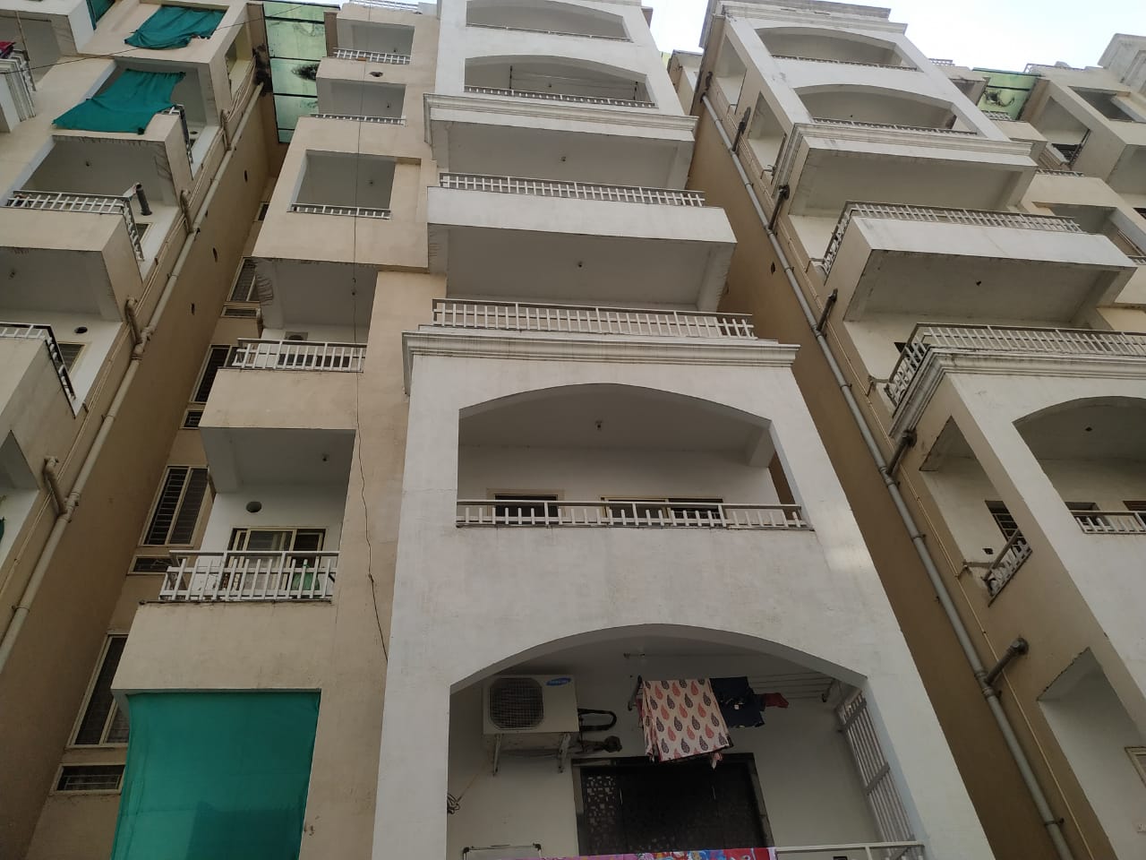2 bhk flat for sale in signature residency kolar road near jk hospital